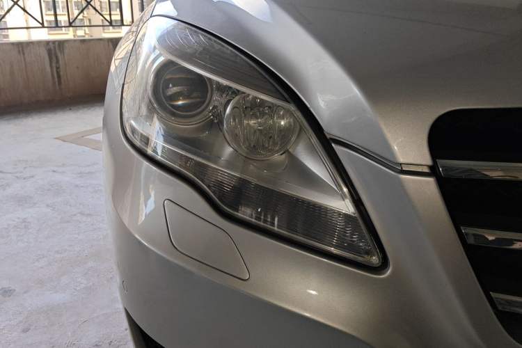 Used Mercedes-Benz R-Class 2011 R 350 L 4MATIC Right Front Headlight