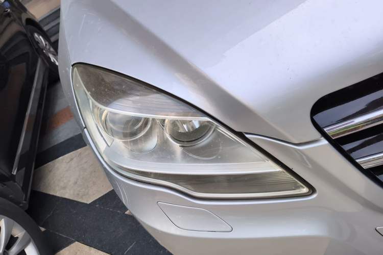 Used Mercedes-Benz R-Class 2011 R 300 L Business Model Right Front Headlight