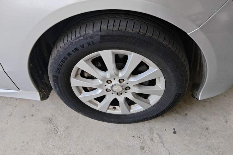 Used Mercedes-Benz R-Class 2011 R 350 L 4MATIC Right Front Wheel Hub