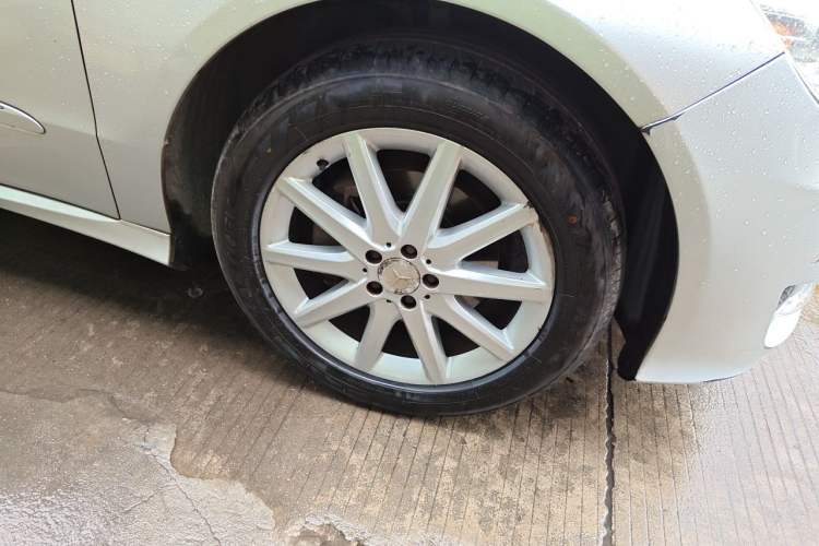 Used Mercedes-Benz R-Class 2011 R 350 L 4MATIC Right Front Wheel Hub