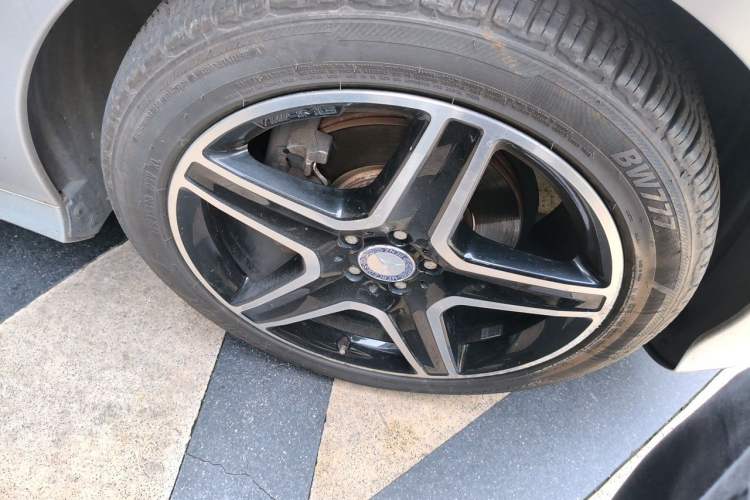 Used Mercedes-Benz R-Class 2011 R 300 L Business Model Right Front Wheel Hub