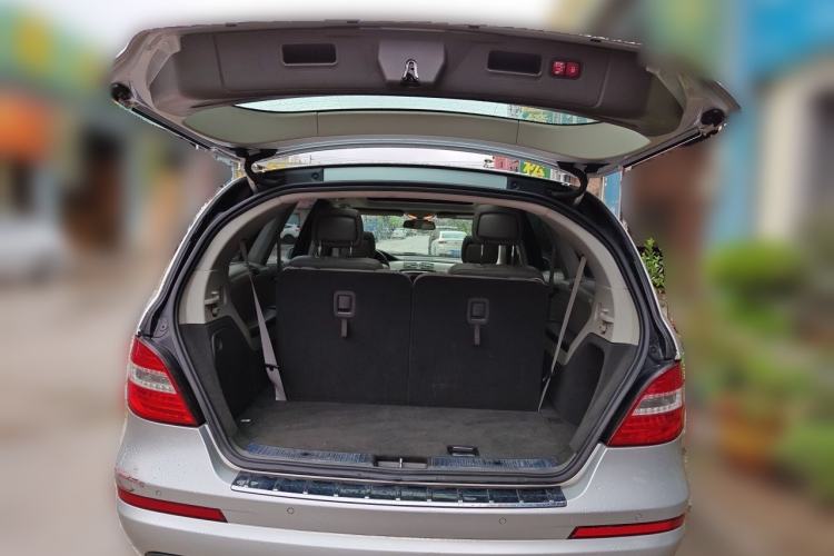 Used Mercedes-Benz R-Class 2011 R 350 L 4MATIC Trunk