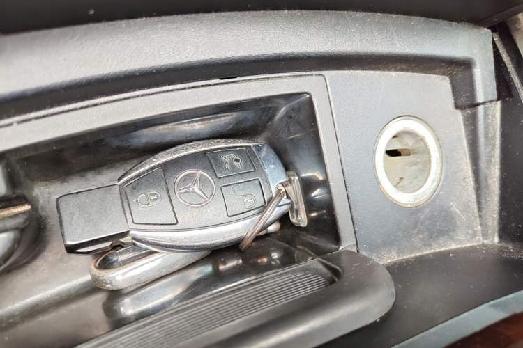 Used Mercedes-Benz R-Class 2011 R 350 L 4MATIC Vehicle Key
