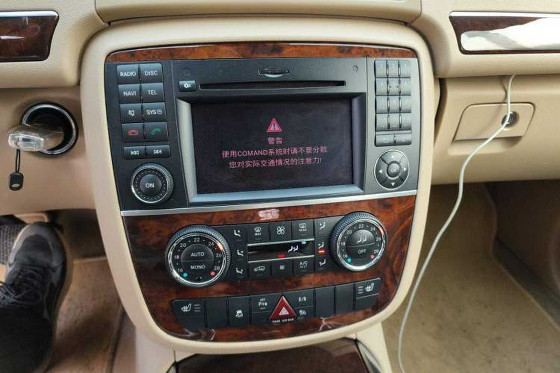 Used Mercedes-Benz R-Class 2011 R 350 L 4MATIC Audio And AC Panel