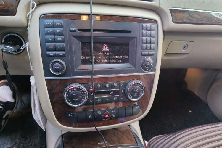 Used Mercedes-Benz R-Class 2011 R 300 L Business Model Audio And AC Panel