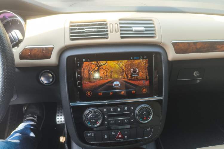Used Mercedes-Benz R-Class 2011 R 350 L 4MATIC Audio And AC Panel