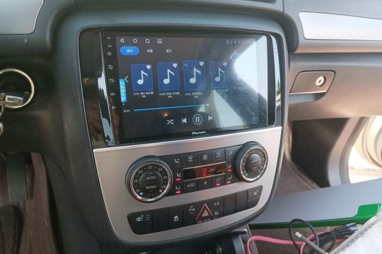 Used Mercedes-Benz R-Class 2011 R 300 L Business Model Audio And AC Panel