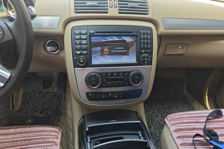 Used Mercedes-Benz R-Class 2011 R 300 L Business Model Audio And AC Panel