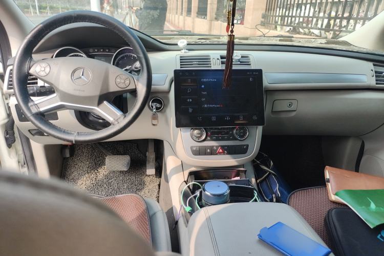 Used Mercedes-Benz R-Class 2011 R 300 L Business Model Center Console