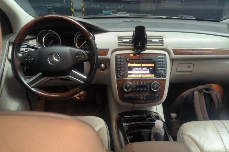 Used Mercedes-Benz R-Class 2011 R 350 L 4MATIC Center Console