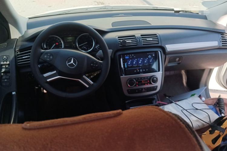 Used Mercedes-Benz R-Class 2011 R 300 L Business Model Center Console