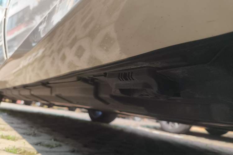 Used Mercedes-Benz R-Class 2011 R 350 L 4MATIC Chassis Rear Left