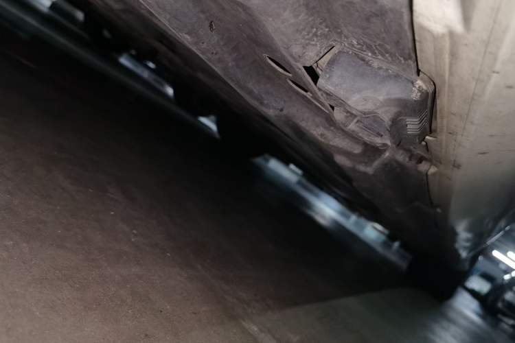 Used Mercedes-Benz R-Class 2011 R 350 L 4MATIC Chassis Rear Right