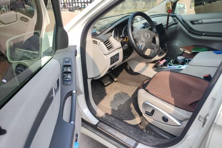 Used Mercedes-Benz R-Class 2011 R 300 L Business Model Driver Seat