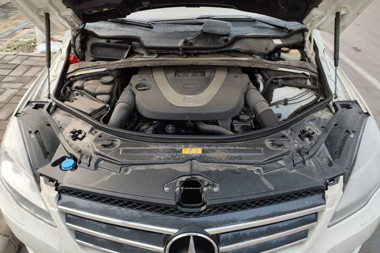 Used Mercedes-Benz R-Class 2011 R 350 L 4MATIC Engine Bay
