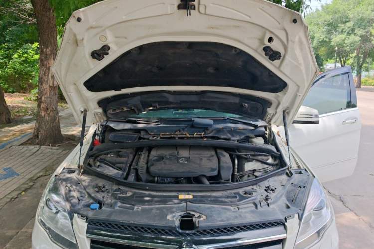 Used Mercedes-Benz R-Class 2011 R 350 L 4MATIC Engine Bay