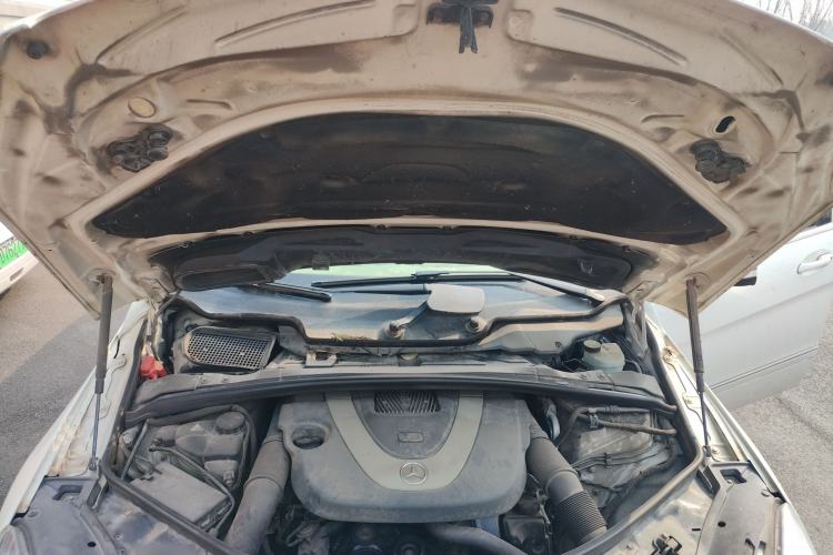 Used Mercedes-Benz R-Class 2011 R 300 L Business Model Engine Bay