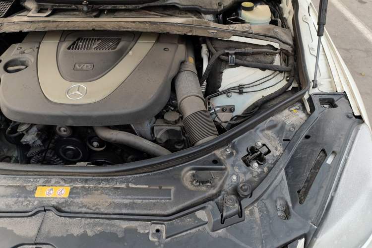 Used Mercedes-Benz R-Class 2011 R 350 L 4MATIC Engine Bay Left