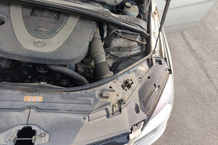Used Mercedes-Benz R-Class 2011 R 300 L Business Model Engine Bay Left