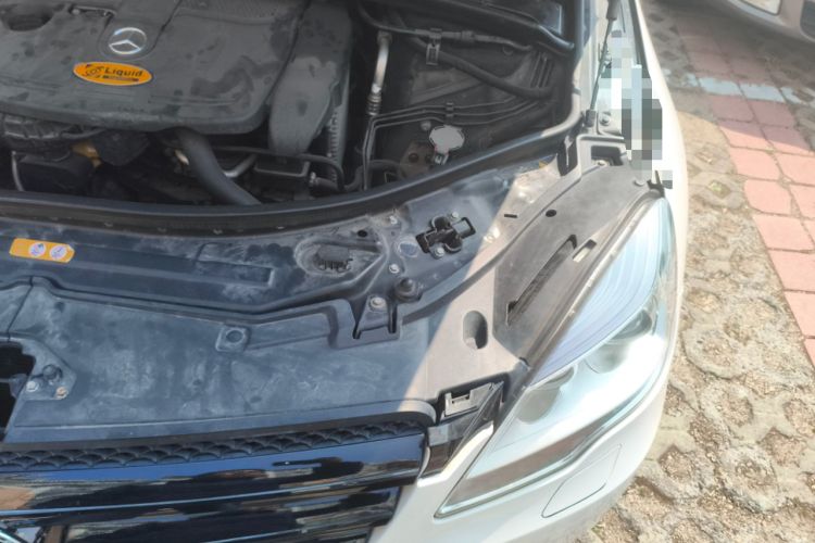 Used Mercedes-Benz R-Class 2011 R 350 L 4MATIC Engine Bay Left