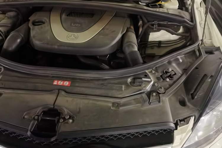Used Mercedes-Benz R-Class 2011 R 350 L 4MATIC Engine Bay Left