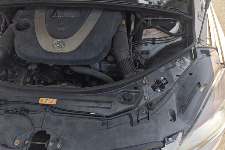 Used Mercedes-Benz R-Class 2011 R 300 L Business Model Engine Bay Left