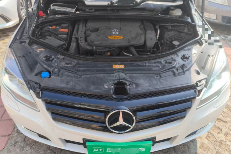 Used Mercedes-Benz R-Class 2011 R 350 L 4MATIC Engine Bay