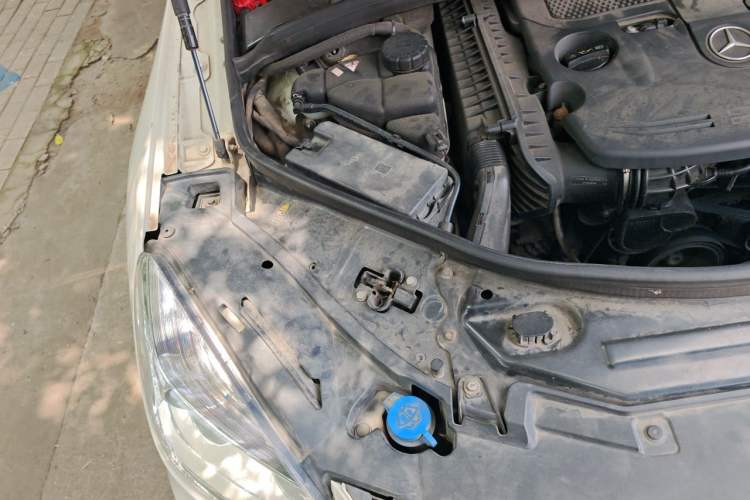 Used Mercedes-Benz R-Class 2011 R 350 L 4MATIC Engine Bay Right