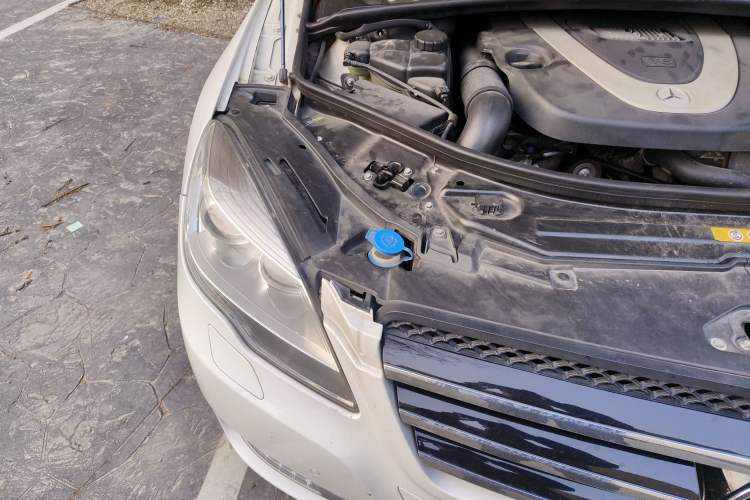 Used Mercedes-Benz R-Class 2011 R 300 L Business Model Engine Bay Right