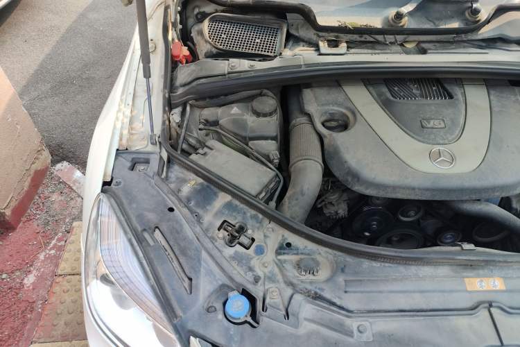 Used Mercedes-Benz R-Class 2011 R 300 L Business Model Engine Bay Right