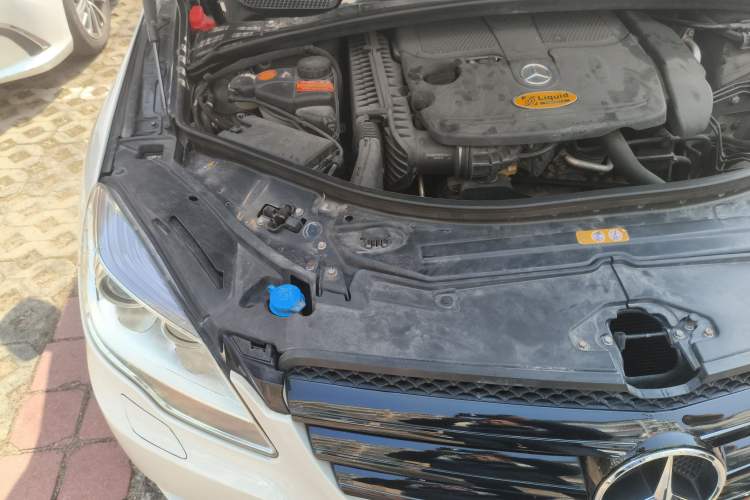 Used Mercedes-Benz R-Class 2011 R 350 L 4MATIC Engine Bay Right