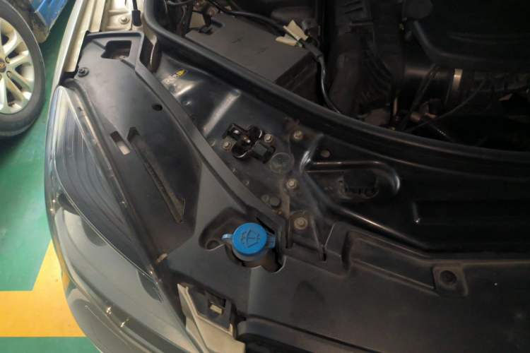 Used Mercedes-Benz R-Class 2011 R 350 L 4MATIC Engine Bay Right