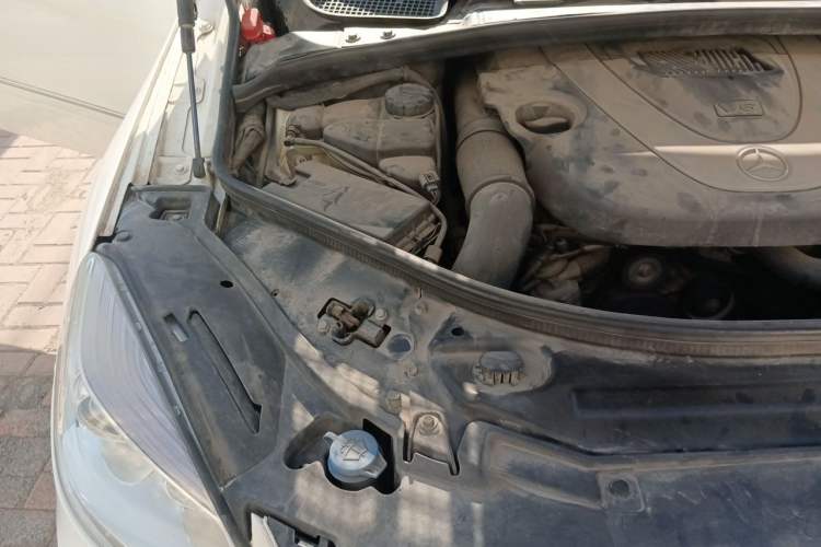 Used Mercedes-Benz R-Class 2011 R 300 L Business Model Engine Bay Right