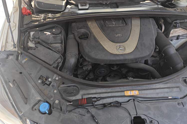 Used Mercedes-Benz R-Class 2011 R 300 L Business Model Engine Bay Right