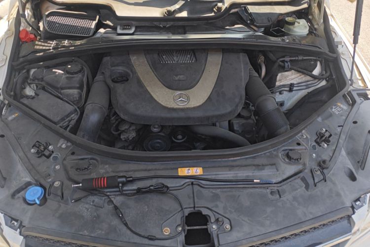 Used Mercedes-Benz R-Class 2011 R 300 L Business Model Engine Bay