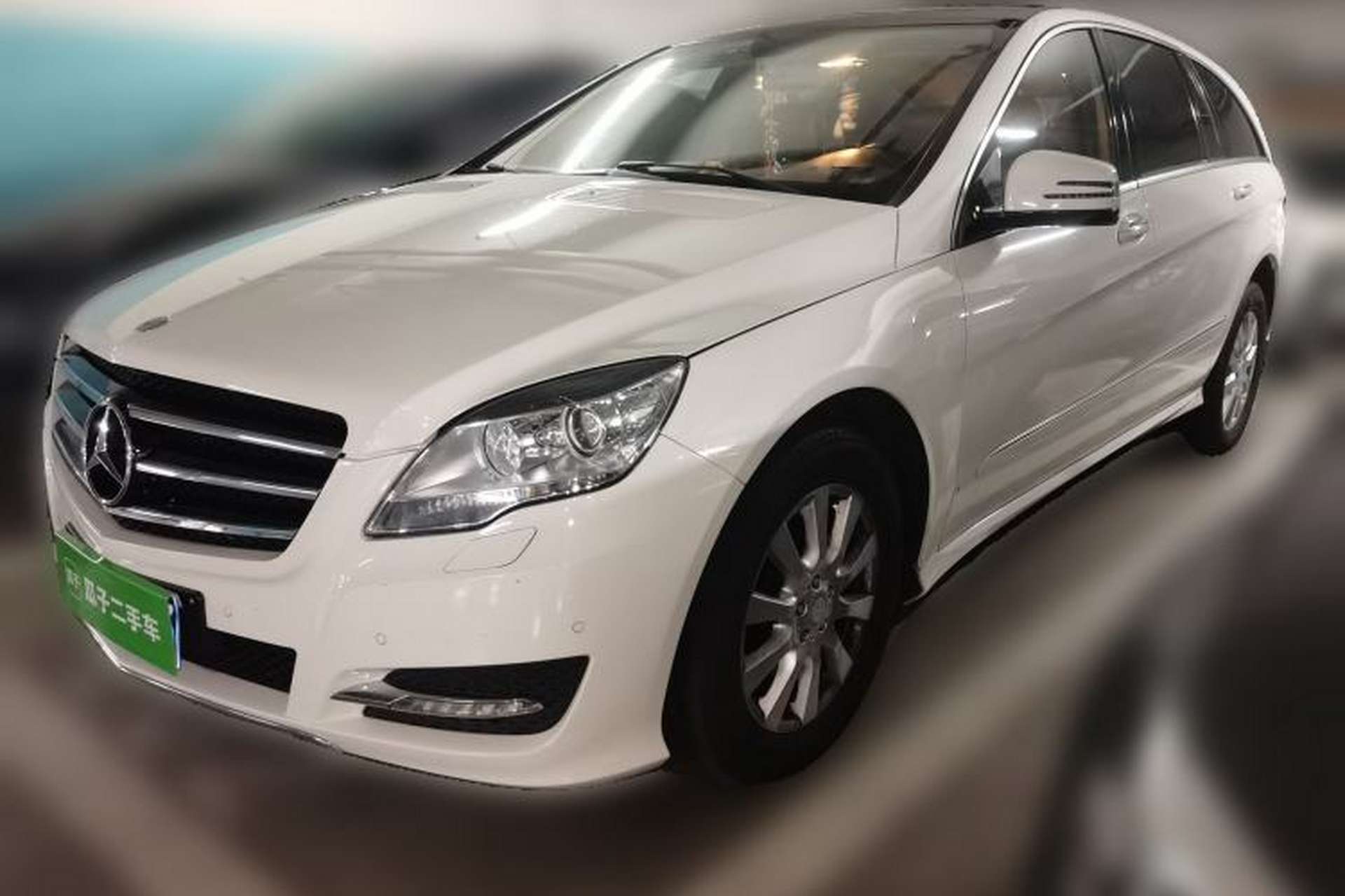 Used Mercedes-Benz R-Class 2011 R 350 L 4MATIC Front Left 45 Deg