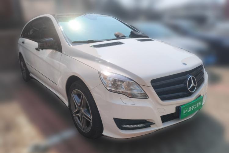 Used Mercedes-Benz R-Class 2011 R 350 L 4MATIC Front Right 45 Deg