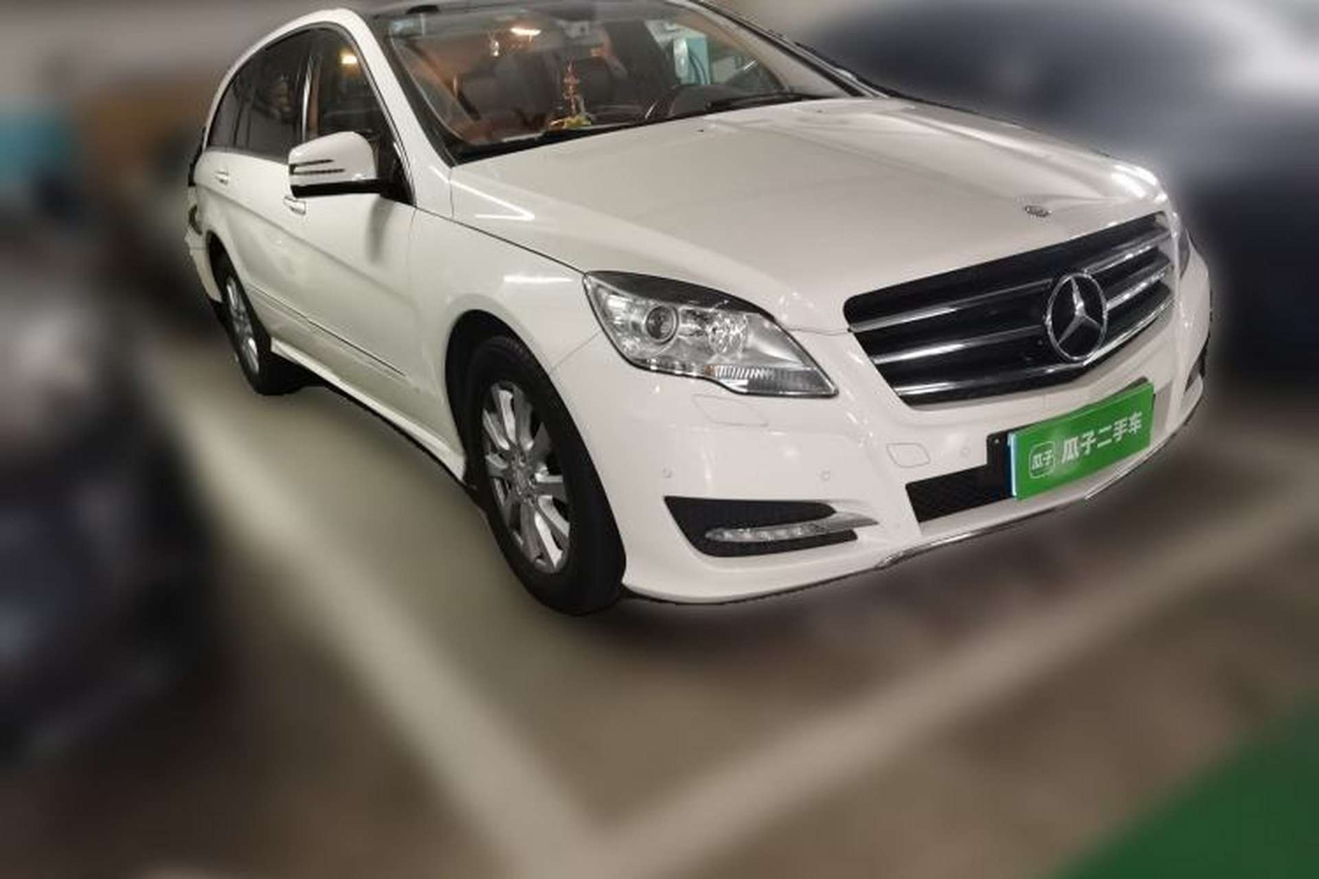 Used Mercedes-Benz R-Class 2011 R 350 L 4MATIC Front Right 45 Deg