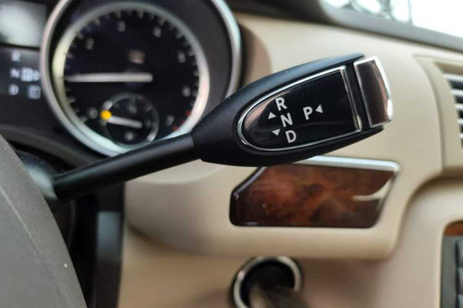 Used Mercedes-Benz R-Class 2011 R 350 L 4MATIC Gear Lever
