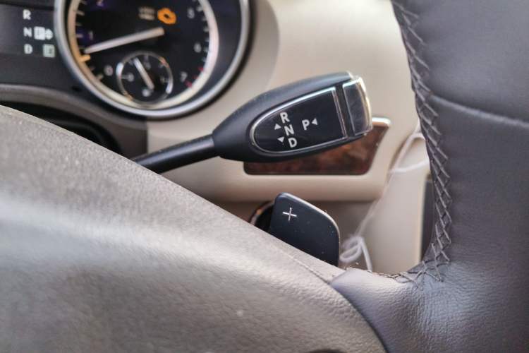 Used Mercedes-Benz R-Class 2011 R 300 L Business Model Gear Lever
