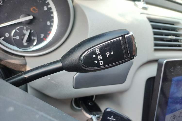 Used Mercedes-Benz R-Class 2011 R 300 L Business Model Gear Lever