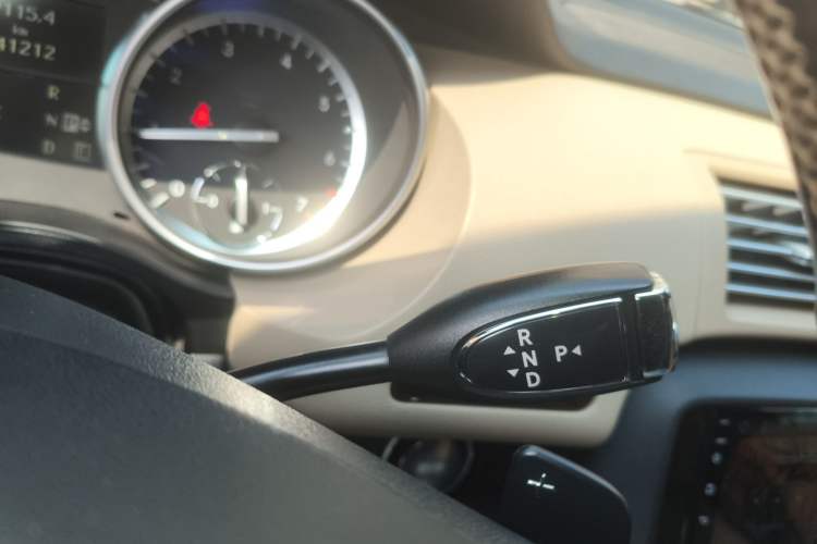 Used Mercedes-Benz R-Class 2011 R 350 L 4MATIC Gear Lever