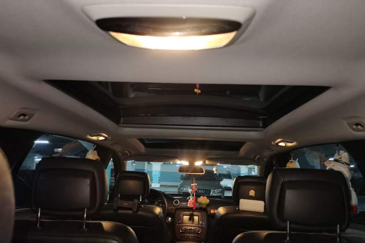 Used Mercedes-Benz R-Class 2011 R 350 L 4MATIC Headliner