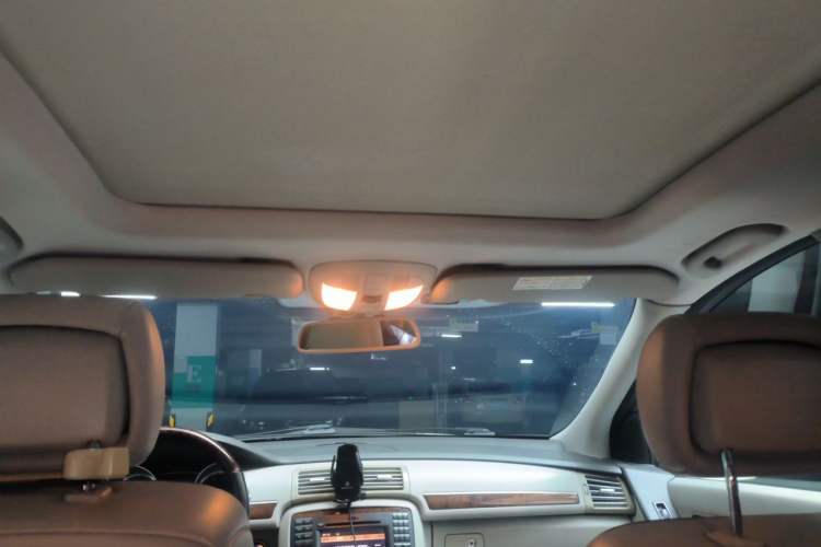 Used Mercedes-Benz R-Class 2011 R 350 L 4MATIC Headliner