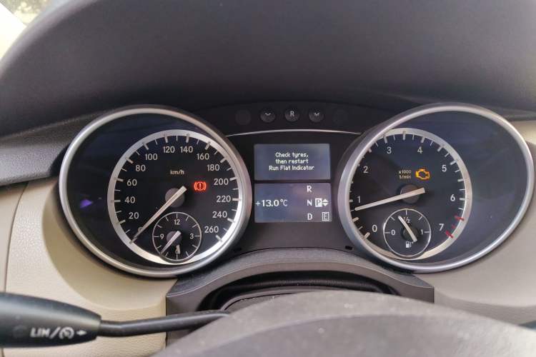 Used Mercedes-Benz R-Class 2011 R 300 L Business Model Instrument Cluster