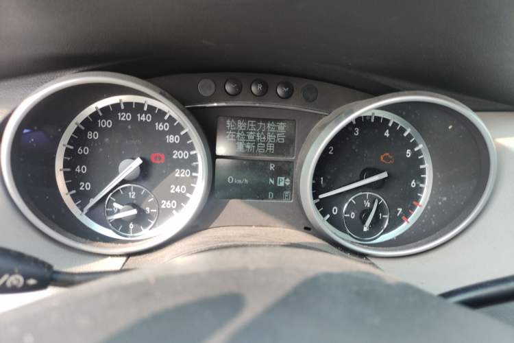 Used Mercedes-Benz R-Class 2011 R 300 L Business Model Instrument Cluster