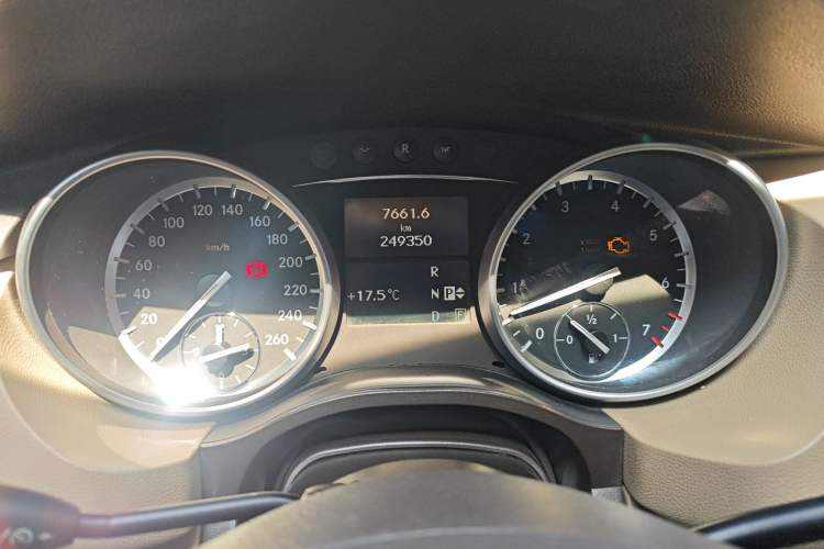 Used Mercedes-Benz R-Class 2011 R 300 L Business Model Instrument Cluster