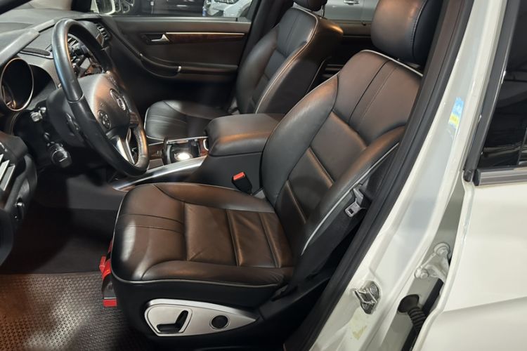 Used Mercedes-Benz R-Class 2011 R 350 L 4MATIC Interior 1
