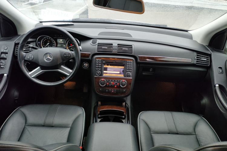 Used Mercedes-Benz R-Class 2011 R 350 L 4MATIC Interior 3