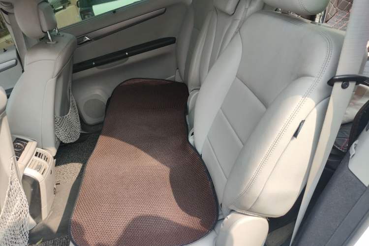 Used Mercedes-Benz R-Class 2011 R 300 L Business Model Left Rear Seat